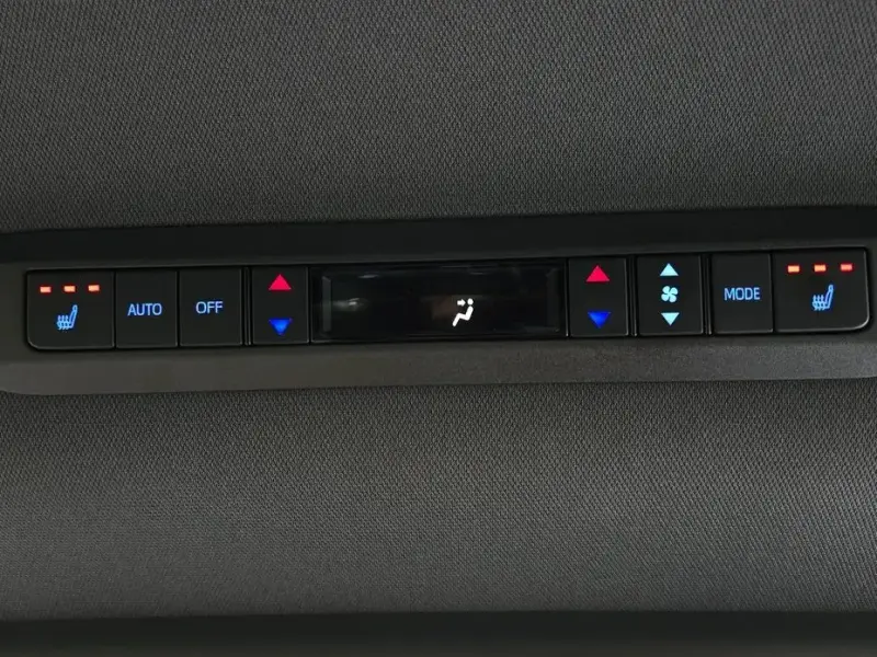2023 Toyota Sienna с пробегом 58 636 км