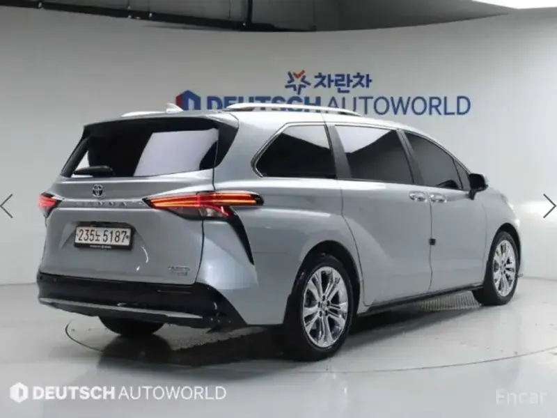 2023 Toyota Sienna с пробегом 68 140 км