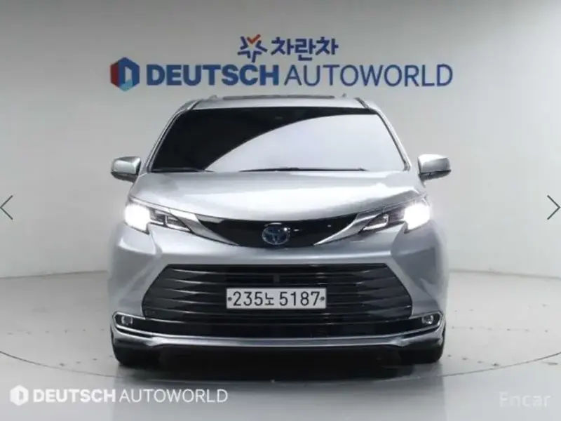 2023 Toyota Sienna с пробегом 68 140 км