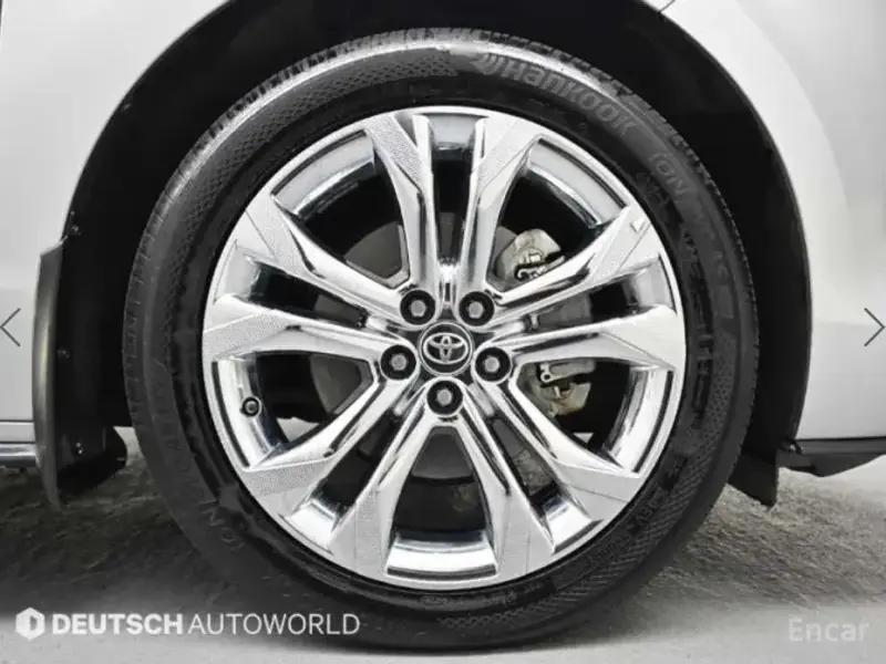 2023 Toyota Sienna с пробегом 68 140 км