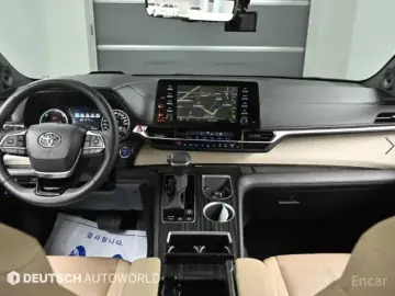2023 Toyota Sienna с пробегом 68 140 км