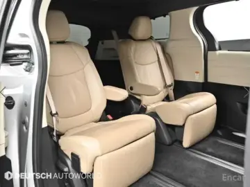 2023 Toyota Sienna с пробегом 68 140 км