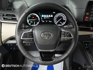 2023 Toyota Sienna с пробегом 68 140 км