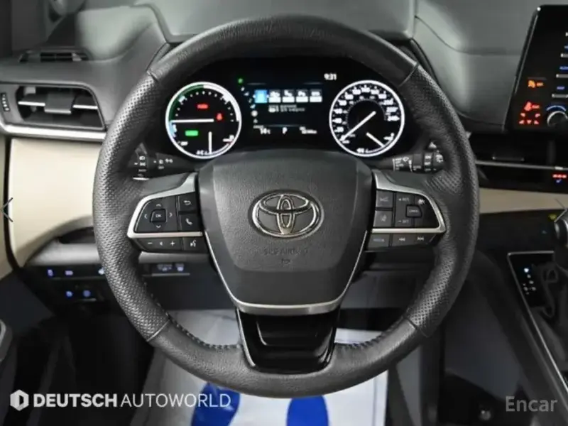 2023 Toyota Sienna с пробегом 68 140 км
