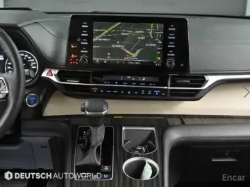 2023 Toyota Sienna с пробегом 68 140 км