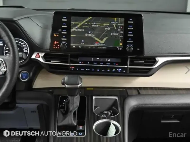 2023 Toyota Sienna с пробегом 68 140 км