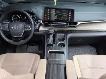 2023 Toyota Sienna с пробегом 55 842 км