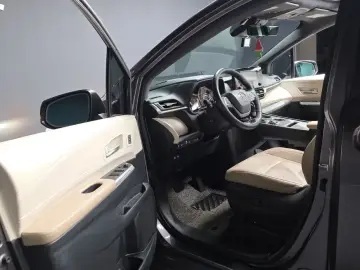 2023 Toyota Sienna с пробегом 55 842 км