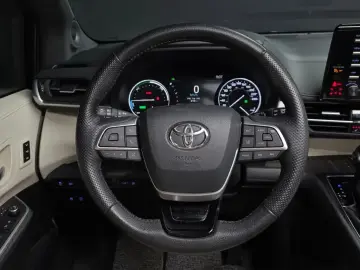 2023 Toyota Sienna с пробегом 55 842 км