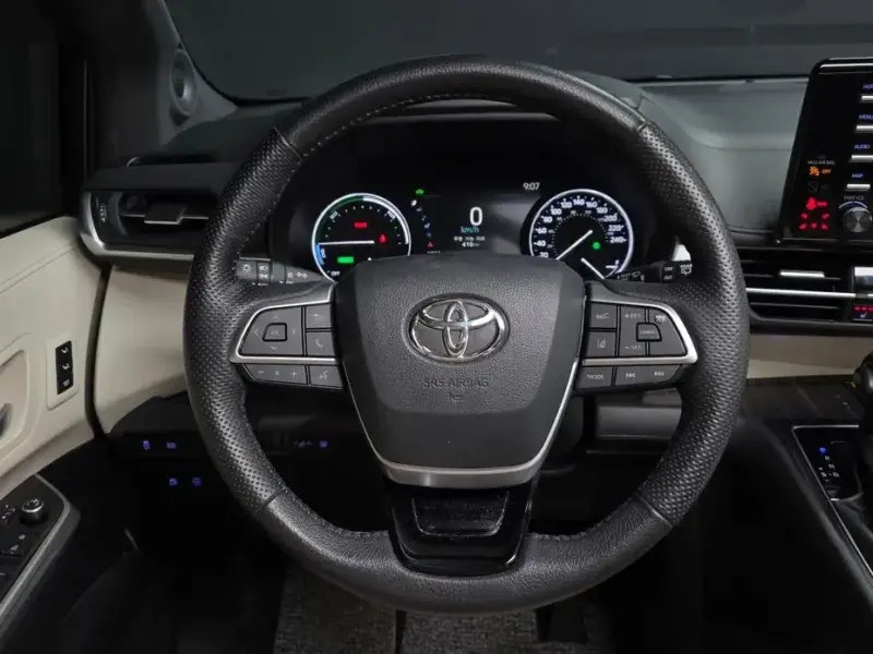 2023 Toyota Sienna с пробегом 55 842 км