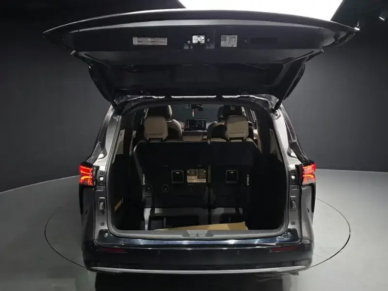 2023 Toyota Sienna с пробегом 55 842 км
