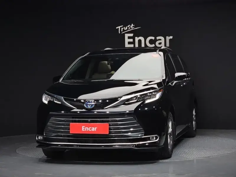 2023 Toyota Sienna с пробегом 9 779 км