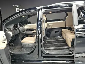 2023 Toyota Sienna с пробегом 9 779 км
