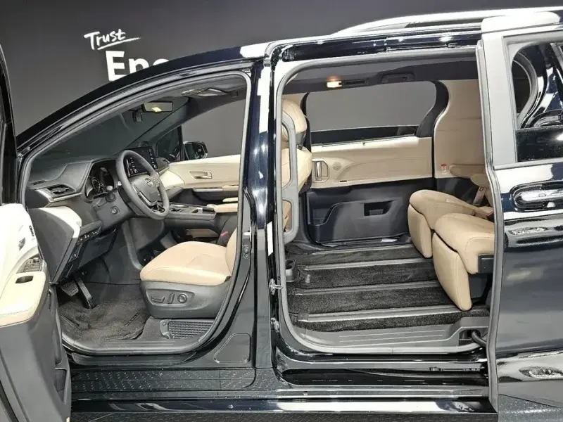 2023 Toyota Sienna с пробегом 9 779 км