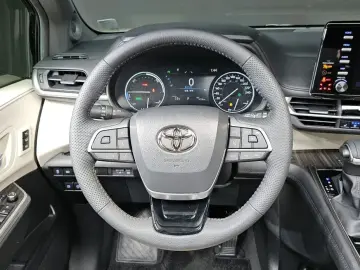 2023 Toyota Sienna с пробегом 9 779 км