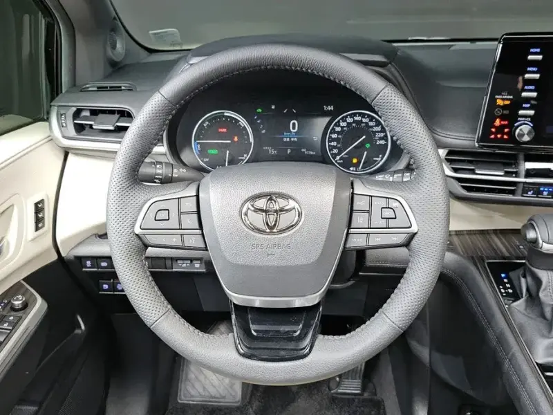 2023 Toyota Sienna с пробегом 9 779 км