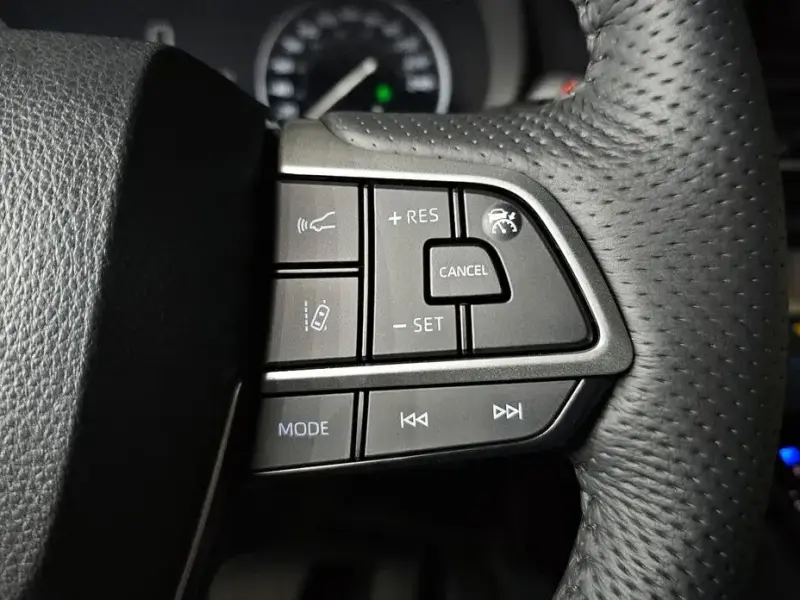 2023 Toyota Sienna с пробегом 9 779 км