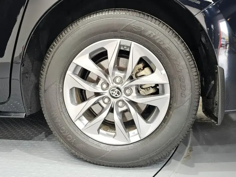 2023 Toyota Sienna с пробегом 9 779 км