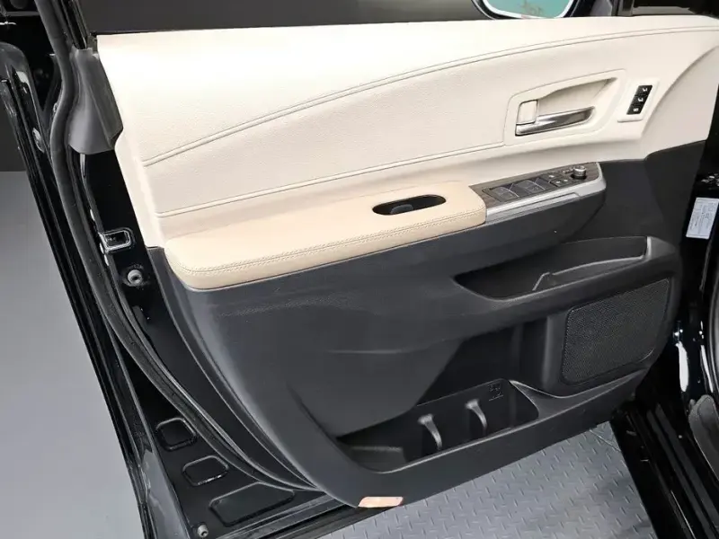 2023 Toyota Sienna с пробегом 9 779 км