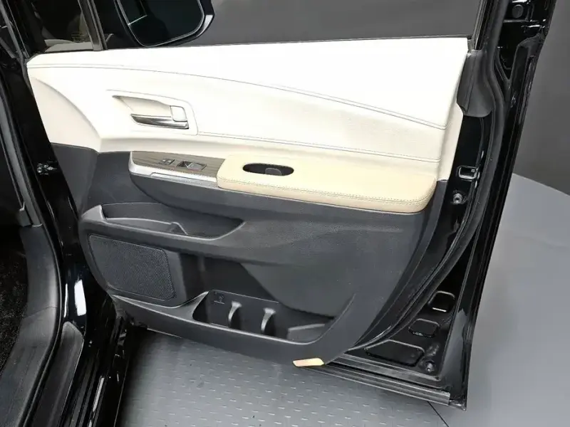 2023 Toyota Sienna с пробегом 9 779 км