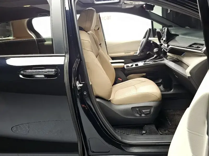2023 Toyota Sienna с пробегом 9 779 км