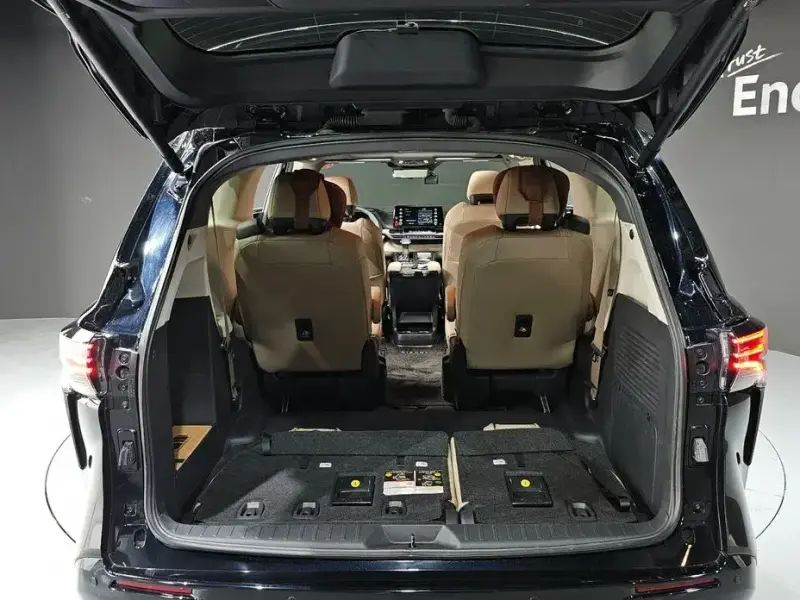 2023 Toyota Sienna с пробегом 9 779 км