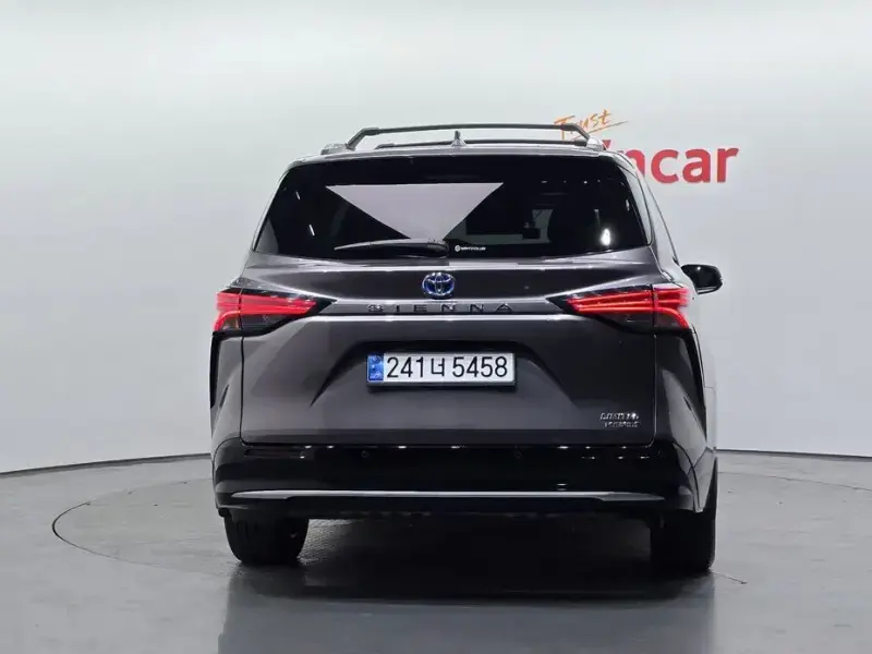 2021 Toyota Sienna с пробегом 69 072 км
