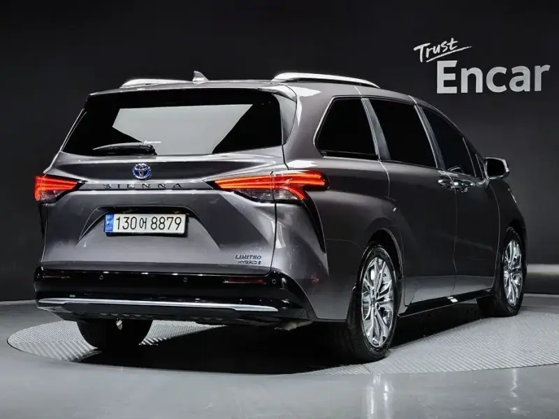 2023 Toyota Sienna с пробегом 24 968 км
