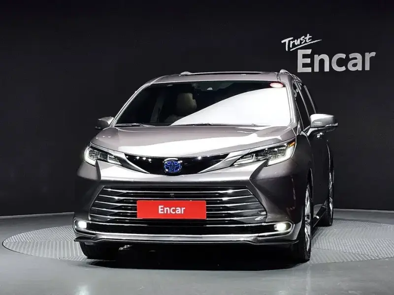 2023 Toyota Sienna с пробегом 24 968 км