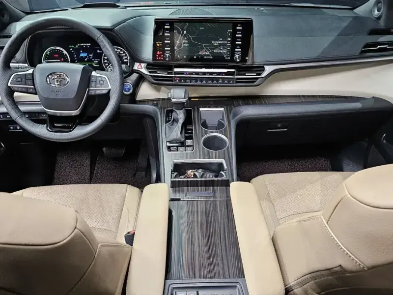2023 Toyota Sienna с пробегом 24 968 км
