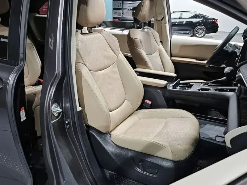 2023 Toyota Sienna с пробегом 24 968 км