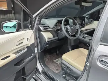 2023 Toyota Sienna с пробегом 24 968 км