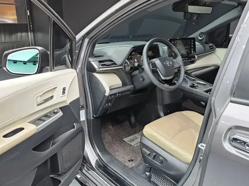 2023 Toyota Sienna с пробегом 24 968 км