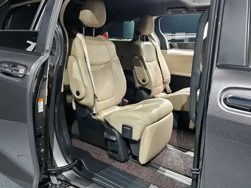 2023 Toyota Sienna с пробегом 24 968 км
