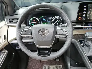 2023 Toyota Sienna с пробегом 24 968 км