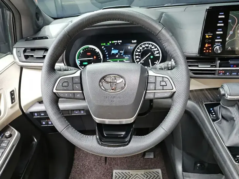 2023 Toyota Sienna с пробегом 24 968 км