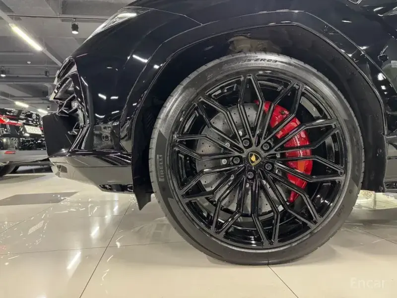2025 Lamborghini Urus с пробегом 50 км