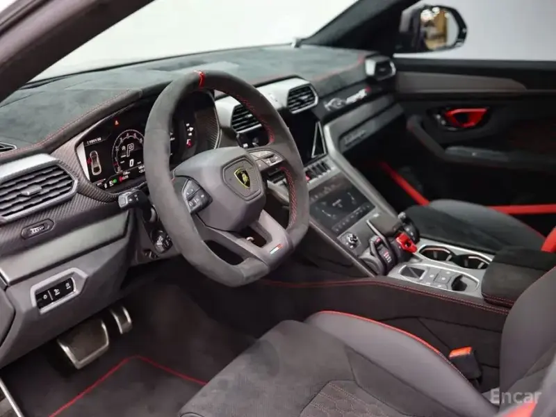 2023 Lamborghini Urus с пробегом 723 км