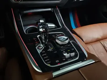 2022 BMW X7 с пробегом 70 218 км