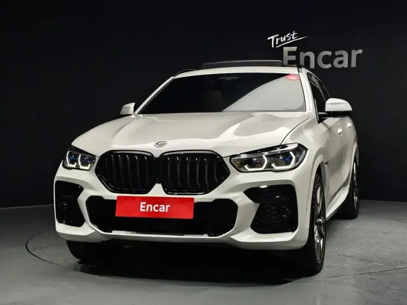 2023 BMW X6 с пробегом 10 694 км