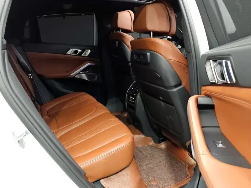 2023 BMW X6 с пробегом 10 694 км