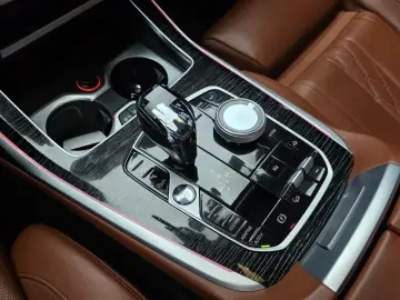 2022 BMW X7 с пробегом 76 104 км