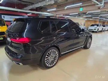 2022 BMW X7 с пробегом 77 000 км