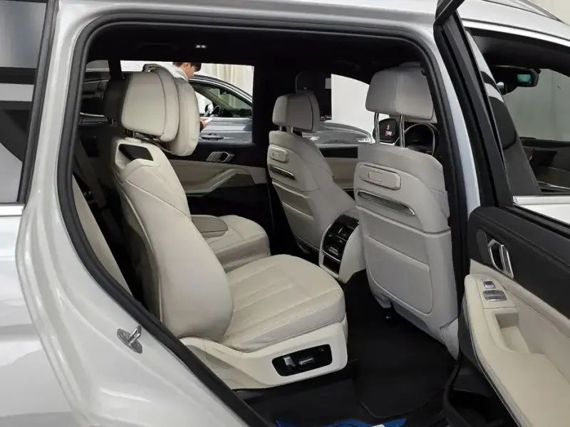 2023 BMW X7 с пробегом 30 828 км