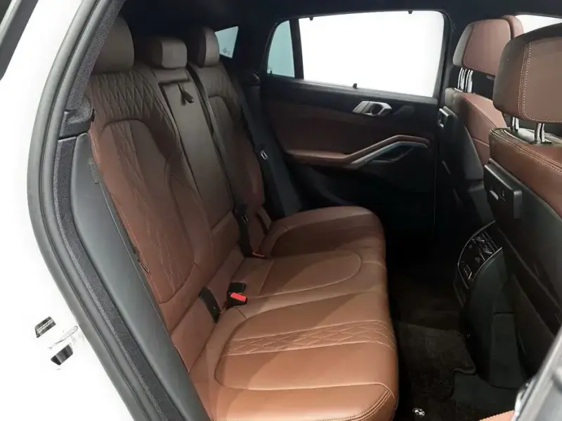 2023 BMW X6 с пробегом 12 307 км