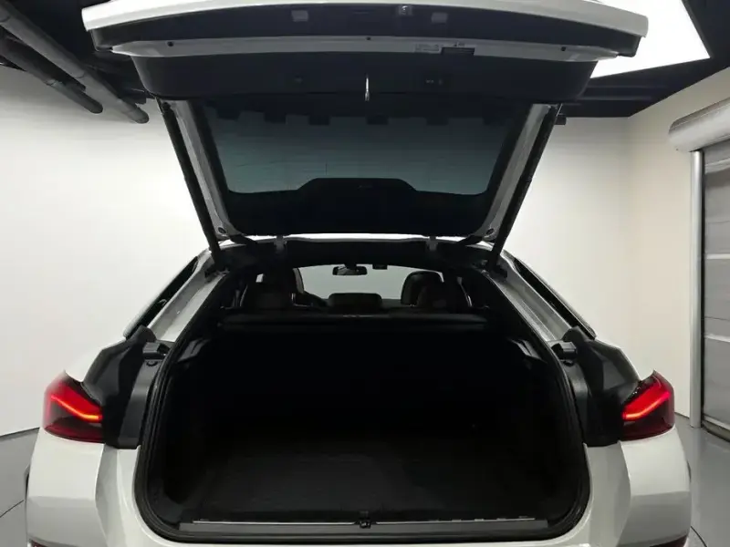 2023 BMW X6 с пробегом 12 307 км