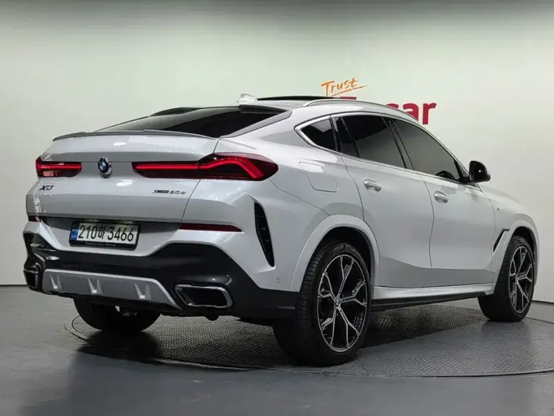 2022 BMW X6 с пробегом 24 443 км