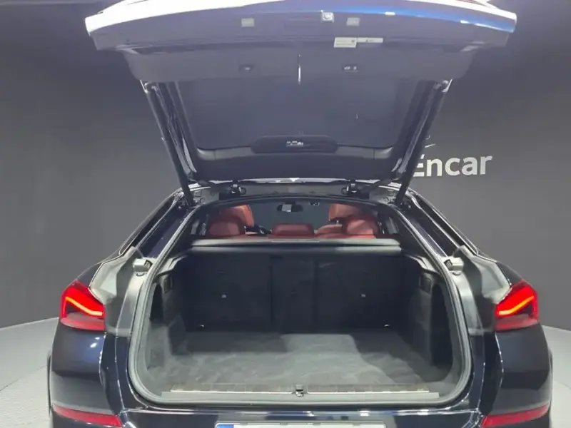2021 BMW X6 с пробегом 83 679 км