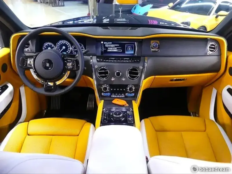 2023 Rolls-Royce Cullinan с пробегом 8 700 км