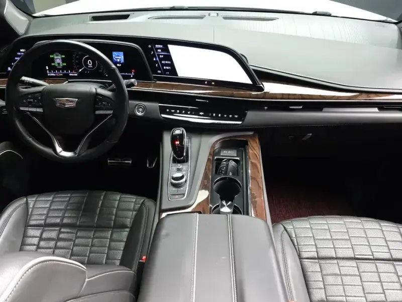 2022 Cadillac Escalade с пробегом 61 290 км